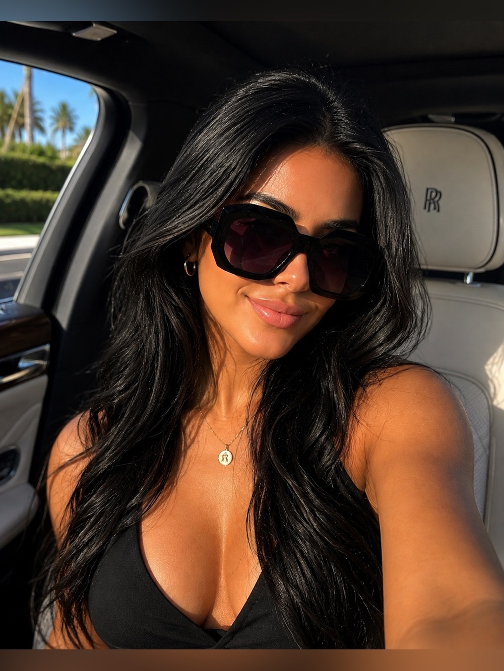 Elegant Oversized Women's Sunglasses in Black